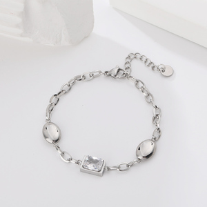 Brazalete de pulsera de acero inoxidable para mujer, joyería de moda con forma de trébol de corazón de mariposa, chapado en oro a precio de fábrica - Product Image 4