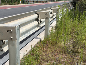 PiPe Heavy Duty Galvanized Three Wave Guardrail M50 Steel Highway Barrier Hot-<b>Dip</b> Galvanizing Reflective Mouth Type H2 Impact - Product Image 5
