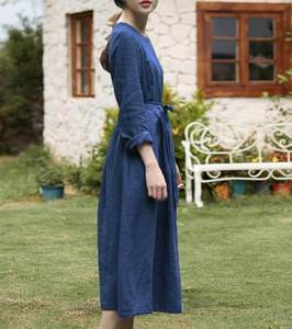 Robe longue décontractée d'été en lin coupe droite à col en V et manches courtes, éco-responsable, avec ceinture – Vente en gros Fabricant - Product Image 2