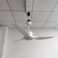 Ventilateur de plafond moderne de 52 pouces avec lumière et télécommande, 3 pales en ABS, moteur DC silencieux, bobine en cuivre, débit d'air de 4500 CFM