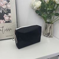 Pochette de maquillage en satin de soie lisse, portable, réutilisable, durable, avec fermeture éclair, organiseur de beauté, sac cadeau avec logo imprimé
