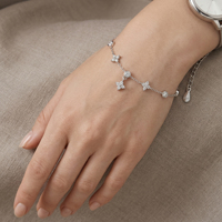 Luxuriöses S925 Sterling Silber Schmuck Rhodium-Plattiertes Armband Geschenk Zarter Kubischer Zirkonia Blumen-Diamant-Armbänder für Damen