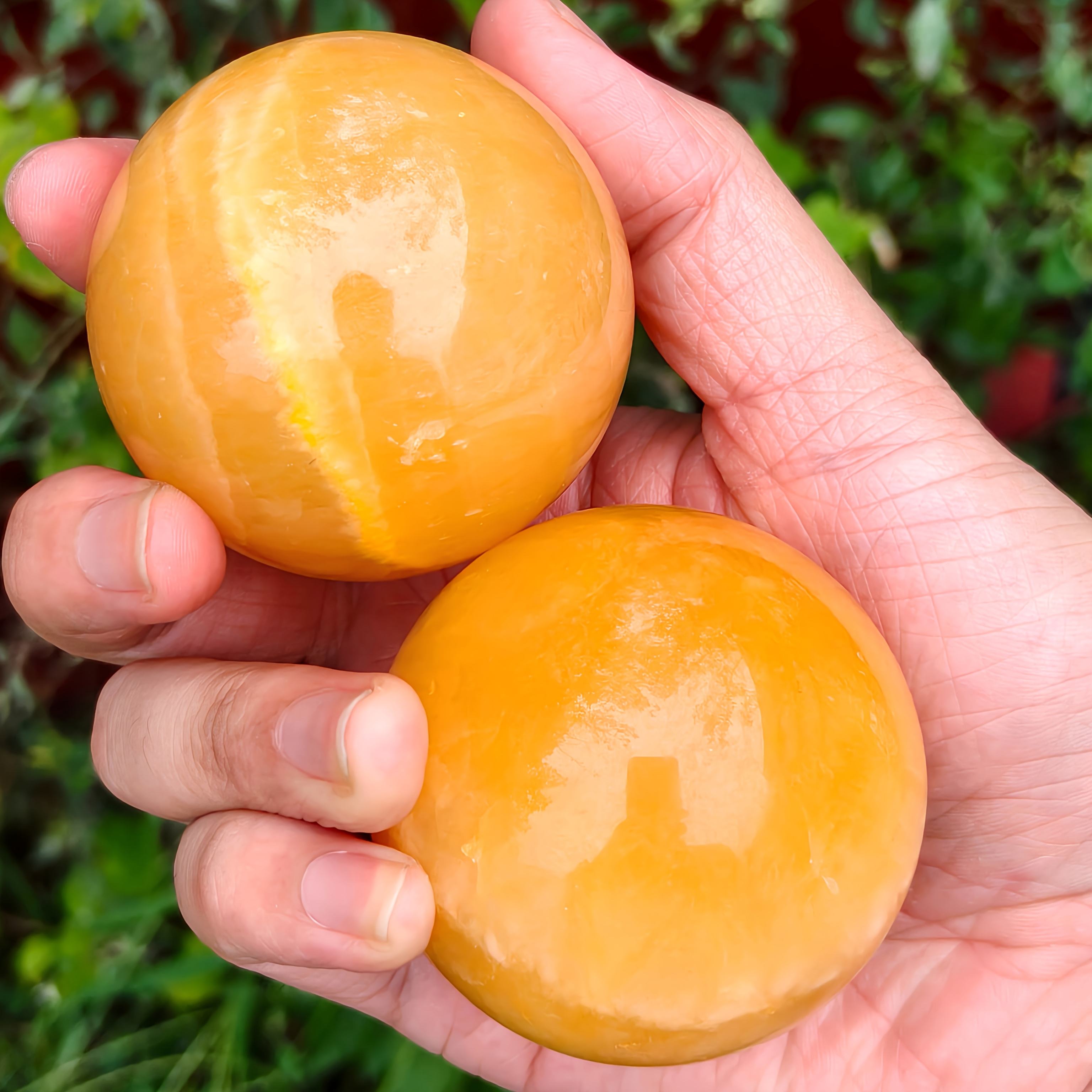 ลูกบอลแคลไซต์สีน้ำผึ้ง