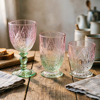Verres en verre gaufré coloré, design européen vintage, pressés à la machine, verre à eau sur pied pour mariage