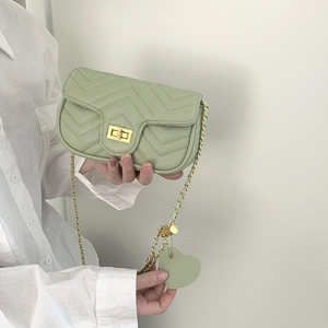 <span class=keywords><strong>Sac</strong></span> carré petit format pour femme, motif losanges verts frais, avec chaîne, doublure en polyester et bandoulière unique – Collection été 2026 - Product Image 2