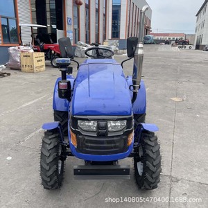 Tractor rojo de 28 HP con tracción en las 4 ruedas para uso agrícola, alta productividad y transmisión por engranajes. - Product Image 3