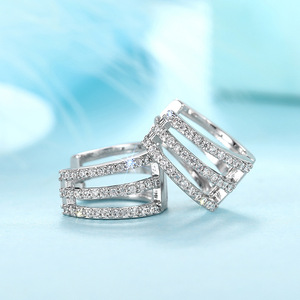 Orecchini a Cerchio in Oro Bianco, Argento 925 con Cristalli e Strass, Incastonatura a Canale, Design Geometrico Classico per Uso Quotidiano Femminile - Product Image 5