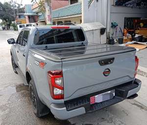 La meilleure couverture à trois volets pour Nissan <span class=keywords><strong>Navara</strong></span> NP300 Frontier Aluminium Trunk <span class=keywords><strong>Top</strong></span> <span class=keywords><strong>Hard</strong></span> Lid Truck Bed Accessoires de protection - Product Image 3