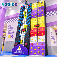 Mur d'escalade intérieur commercial personnalisé pour enfants, thème Pixel Cube, équipement interactif avec minuteur pour centre commercial et parc d'attractions