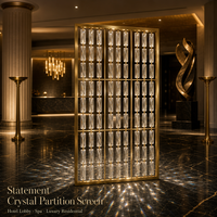 Paravent décoratif en verre avec cadre métallique doré et rideau de perles de cristal de luxe pour hall d'hôtel, entrée de villa