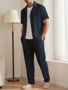 Set <span class=keywords><strong>estivo</strong></span> da <span class=keywords><strong>uomo</strong></span> con camicia a maniche corte a righe e pantaloni, abbigliamento casual per la casa, può essere indossato anche all'esterno, <span class=keywords><strong>pigiama</strong></span> leggero, di alta gamma per l'estate. - Product Image 1