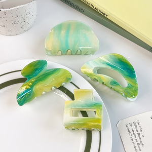 SHESHARES Pinza de Pelo Geométrica Verde con Forma de Tiburón de 5cm, de Plástico, para Cola de Caballo, para Niñas, Hecha de Acetato - Product Image 1