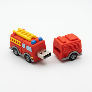 Clé USB 32 Go 2.0 personnalisée en forme de camion de pompiers en caoutchouc PVC, clé USB personnalisée en PVC pour cadeaux - Product Image 1