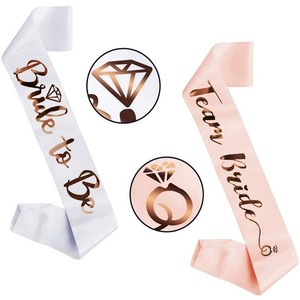 Lot de 7 écharpes de demoiselle d'honneur roses, 1 écharpe blanche « Future Mariée » et 6 écharpes « Équipe de la Mariée », écharpes amusantes pour la fête prénuptiale, cadeaux pour demoiselles d'honneur - Product Image 3