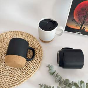 Tasses à café en céramique avec fonds et couvercles en liège, pour les fêtes, capacité de 401 à 500 ml, compatibles micro-ondes et lave-vaisselle - Product Image 5