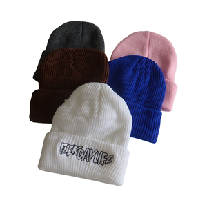 Bonnets de 60 couleurs avec logo personnalisé <span class=keywords><strong>en</strong></span> acrylique et <span class=keywords><strong>laine</strong></span> Chapeau d'hiver pour l'extérieur <span class=keywords><strong>Bonnet</strong></span> tricoté pour femmes - Product Image 1