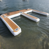Bateau ponton flottant gonflable en forme de E pour le stationnement des bateaux