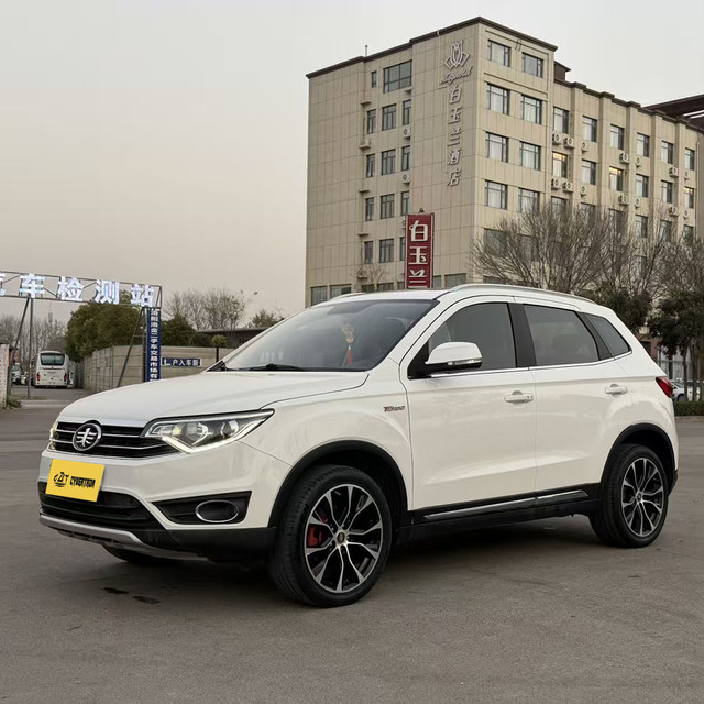 Second Hand FAW Senia R7 2024 1.5L Manual Fashion Gasoline China Cars Low Cost Voiture 5-seater SUV High Speed Used Car for Sale