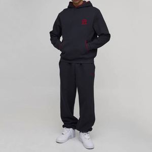 Sweat-shirt et pantalon de survêtement à contraste noir et rouge, mini logo personnalisé, ensemble deux pièces pour homme - Product Image 4
