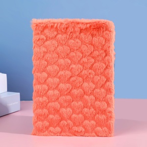 Carnet en peluche Cœur d'amour, tendance et mignon, pour étudiant, cadeau, prix d'activité - Product Image 6