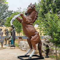 Estatua de Bronce de Caballo en Pose de Carrera, Escultura Realista y Musculosa para Decoración de Jardín o Patio, con Marcas de Patas en Forma de Calcetines Blancos, Tamaño Personalizado