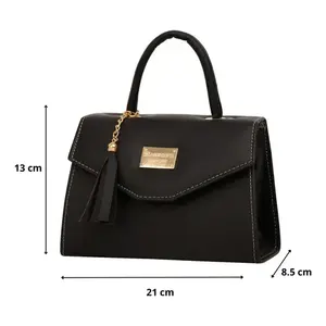 Sac bandoulière noir Fana Lizeth pour femme avec décoration en pompon, doublure en polyester, fermeture à fermoir, matériau végétalien, toutes saisons - Product Image 4