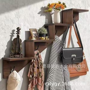 Estante de pared de madera de 4 niveles con ganchos para ropa y bolsos, tamaño personalizado - Product Image 1