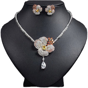 Conjunto de Collar y Pendientes de Latón con Baño de Platino y Zirconia Floral, Estilo Punk, de Alta Gama, Lujo de Nicho, Accesorios para Vestido de Novia, Regalo - Product Image 2