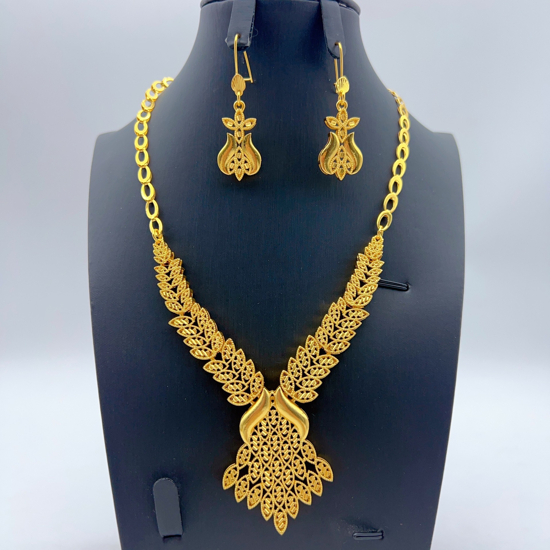 Ensemble collier et boucles d'oreilles en or Aml-143