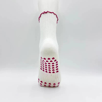 Chaussettes de yoga à volants brodés avec logo personnalisé, antidérapantes, chaussettes de pilates personnalisées pour femmes