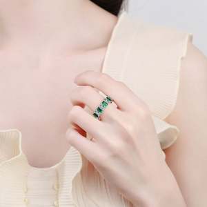 2025 Venta caliente 925 Plata Blanco Verde Esmeralda Corte Moissanite Anillos de moda - Product Image 5