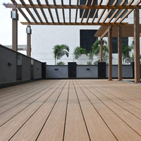 Planche de terrasse en WPC écologique, brossée traditionnelle, résistante aux animaux domestiques, imperméable, anti-rayures, pour les zones d'activités extérieures