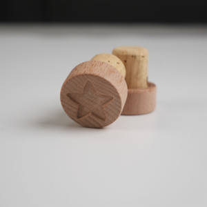 사용자 정의 로고 천연 오크 코르크 T 스토퍼 재사용 가능한 둥근 나무 와인 병 스토퍼 천공 나무 뚜껑 와인 스토퍼 바 탑 스토퍼 - Product Image 4