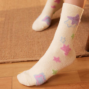 महिलाओं की मोटी मोटी हीटटेक कोरल मखमल फर्श सर्दियों की घरेलू नींद और स्नोबोर्ड के उपयोग के लिए आकर्षक चालक दल की लंबाई वाले घुटने के मोजे - Product Image 4