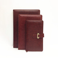 Carnet vintage en PU à couverture rigide avec boucle en métal, reliure cousue, poche intérieure et emplacement pour stylo, logo personnalisé, plusieurs tailles