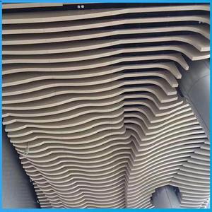 Cloison décorative en aluminium ondulé sur mesure, en tube carré, pour la décoration intérieure d'hôtel - Product Image 2