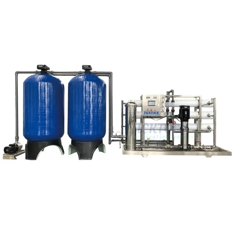 معدات التناضح العكسي 6000 لتر معدات مصانع مياه شرب معدات معالجة مياه ملحة معادن منفصلة حفرة مياة