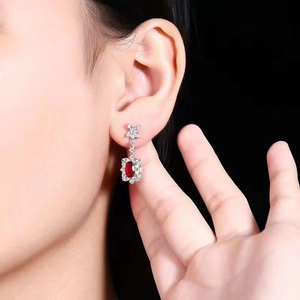 SGARIT Bijoux fins, boucles d'oreilles en or blanc 18 carats, rubis rouge pigeon naturel non chauffé de 1,38 ct, taille ovale, pour femmes, certificat AIGS - Product Image 4