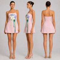 Fabrication de vêtements OEM, robe personnalisée rose sans bretelles, imprimé floral, taille cintrée, mini robe en forme de A