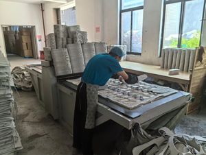 Оптовая продажа, мягкие удобные одноразовые тапочки с принтом логотипа для гостиничного номера и авиакомпаний - Product Image 6