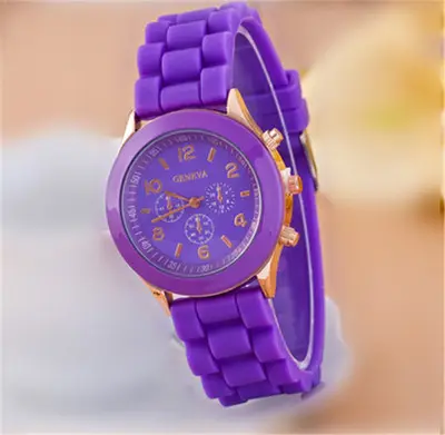 Neues Produkt funky vorgefertigte Uhr individuelles Logo vorrätig lagerbestand wasserdicht Sport Damenquarzuhr Silikonband 84
