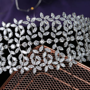 Forme <span class=keywords><strong>di</strong></span> Fiore <span class=keywords><strong>di</strong></span> cerimonia nuziale Pettine Dei <span class=keywords><strong>Capelli</strong></span> Delle Donne <span class=keywords><strong>di</strong></span> Disegno <span class=keywords><strong>di</strong></span> Accessori <span class=keywords><strong>Per</strong></span> <span class=keywords><strong>Capelli</strong></span> Da Sposa Del Partito Diademi E Corone <span class=keywords><strong>di</strong></span> Alta Qualità Zircone BC5166 Coron - Product Image 6