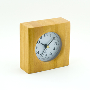 Petit réveil carré en bois <span class=keywords><strong>de</strong></span> Style classique pour la décoration <span class=keywords><strong>de</strong></span> Table - Product Image 1
