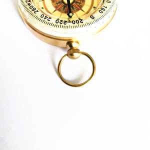 Boussole en laiton de haute précision, style rétro, outil de navigation de poche avec cadran lumineux pour une utilisation en extérieur - Product Image 6