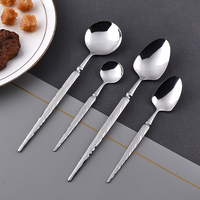 Vente en gros de fourchette cuillère et couteau de table en acier inoxydable, ensemble de couverts avec manche à motif moiré