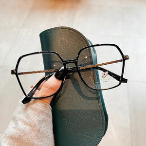 Gafas de mujer T5-21029 con montura rectangular irregular, lentes de PC con filtro de luz azul, montura ancha y puente medio, Taizhou - Product Image 4