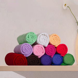 Serviette pour cheveux 70x140 cm, épaisse, sans peluches, pour instituts de beauté et salons de coiffure, en microfibre, avec option d'impression de logo - Product Image 1