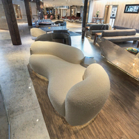 Ensemble de canapés sectionnels modernes nordiques, design incurvé en tissu polaire d'agneau de luxe léger, structure en bois, rembourrage en éponge, pour appartement, centre commercial, villa