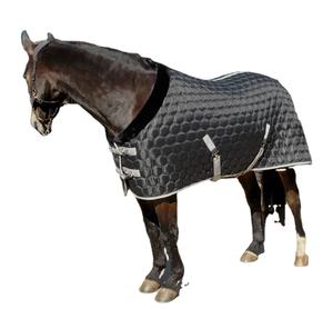 Achetez des tapis de cheval stables qui offrent le mélange parfait de durabilité et de style pour une tenue stable au quotidien - Product Image 1