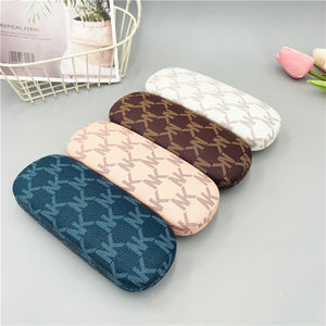 Estuche <span class=keywords><strong>para</strong></span> Gafas de Cuero Qingqing al por Mayor, Colores Variados, Diseño Floral, Metal Resistente, Personalizable, en Existencia 2025 - Product Image 4